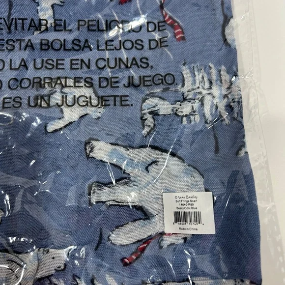 Vera Bradley-BEARY COOL BLUE-Soft Fringe Scarf Polar Bears soft shawl/cover  NEW - Picture 3 of 9